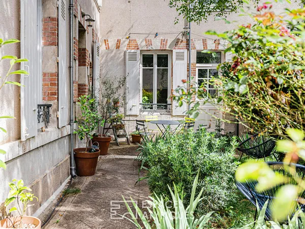 Maison de caractère autour d'un jardin intimiste