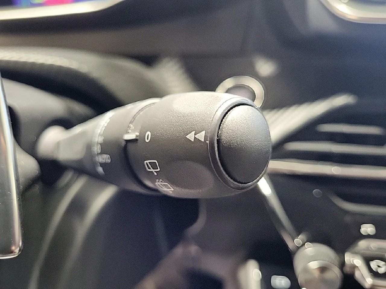 Peugeot 2008 puretech 130 s&s eat8 allure pack — photo 21