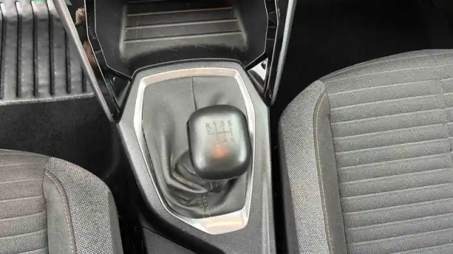 Peugeot 2008 puretech 100 s&amp;s bvm6 — photo 123