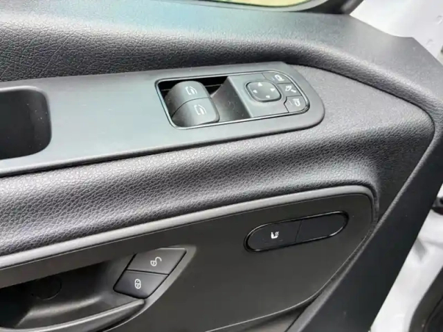 Mercedes Sprinter 317 cdi fourgon 37s l2h2 170ch — photo 32