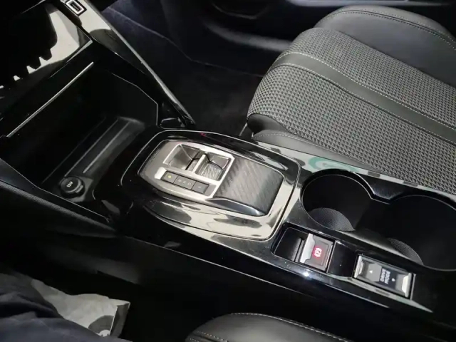 Peugeot 208 electrique 50 kwh 136ch — photo 13