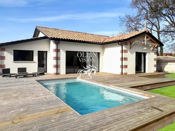 VILLA CONTEMPORAINE AU CALME