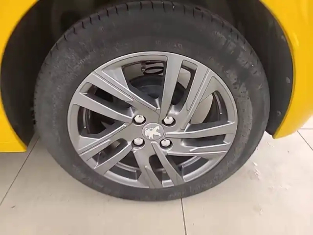 Peugeot 208 puretech 75 s&amp;s bvm5 — photo 13