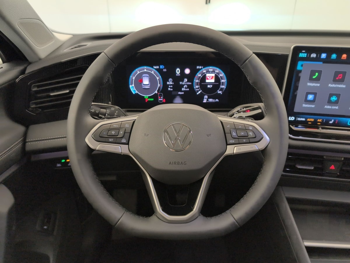 Volkswagen Tiguan — photo 18