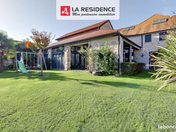 Maison 9 pièces 563 m²