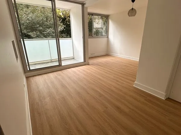 Appartement T3 proche RER C et commerces - Résidence calme - Cuisine équipée