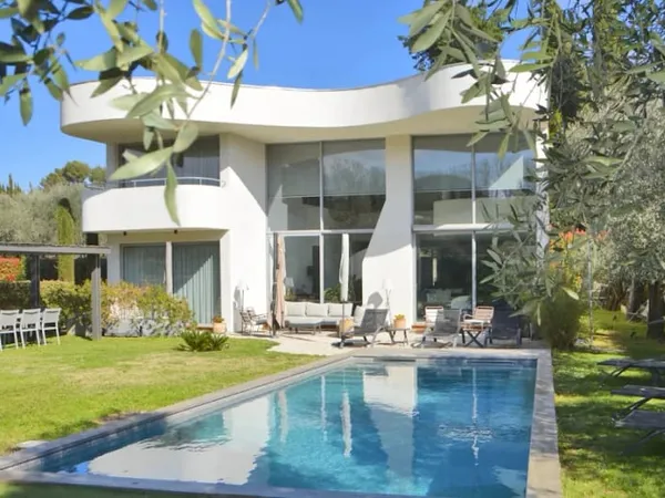 Villa 6 pièces 235 m²