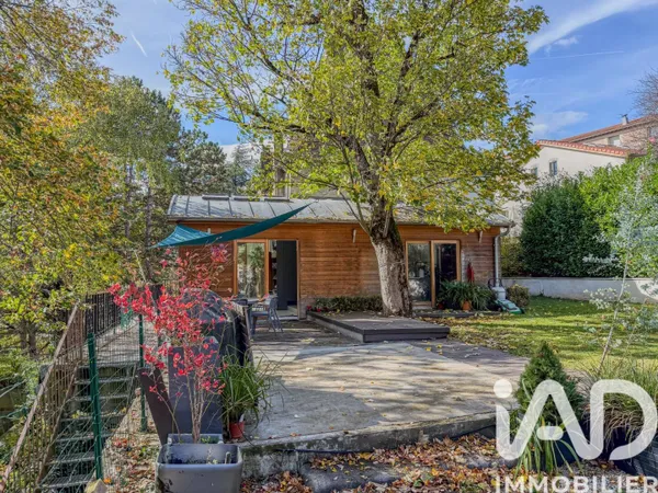 Maison 8 pièces 213 m²