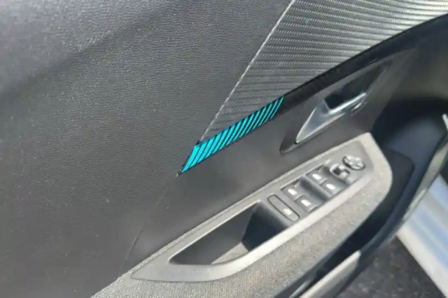 Peugeot 208 puretech 100 s&amp;s eat8 — photo 11