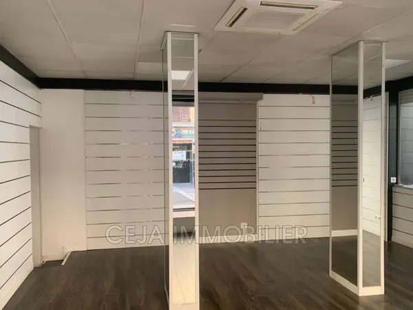 Local commercial 50 m²