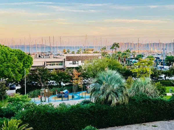 Studio meublé terrasse vue mer
