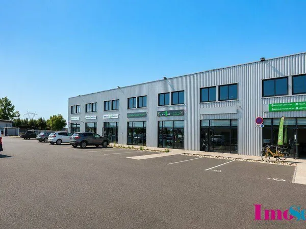 Local commercial 650 m²