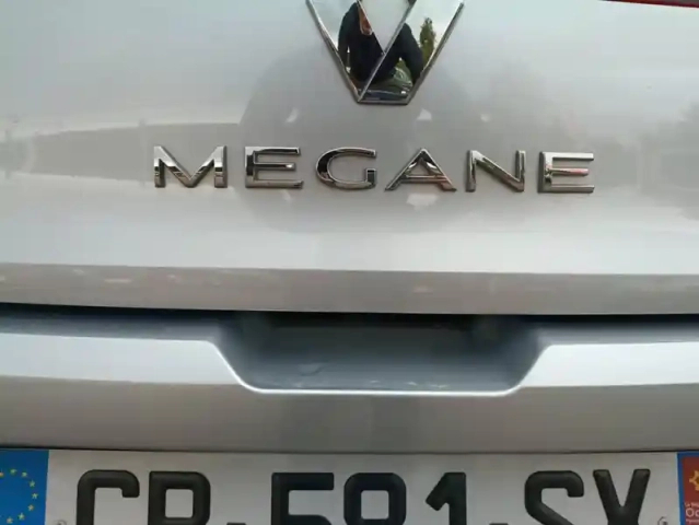 Renault Megane blue dci 115 edc evolution 5p — photo 32
