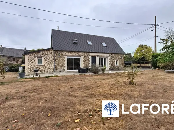 Maison en pierre à 1.5kms de l'A84