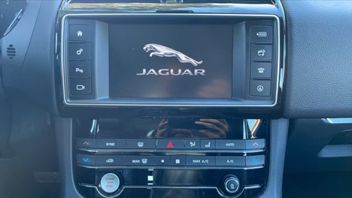 Jaguar F-Pace 2.0 D 180 AWD BVA8 - Portfolio – 2017 – 101417 km – Diesel – Boîte Automatique — photo 25