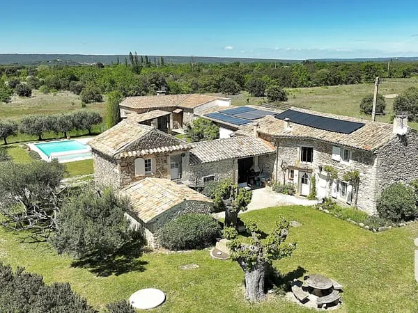 Maison 10 pièces 241 m²