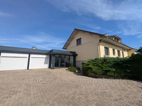 Pavillon + bureau indépendant + Sous-sol + Double garage