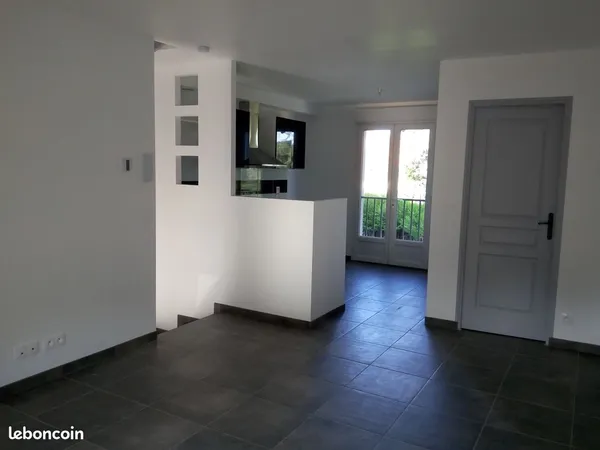 MAISON RECENTE NEUVE 4 PIECES AVEC GARAGE - 65 m²