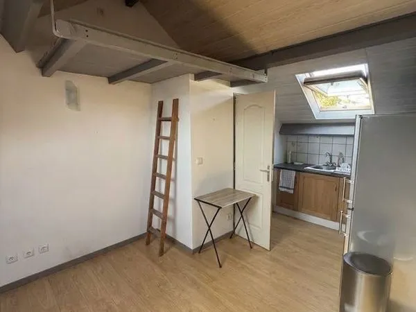 Studio meublé lumineux 23 m² - 580 toutes charges comprises