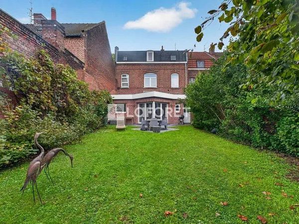 Maison 8 pièces 230 m²