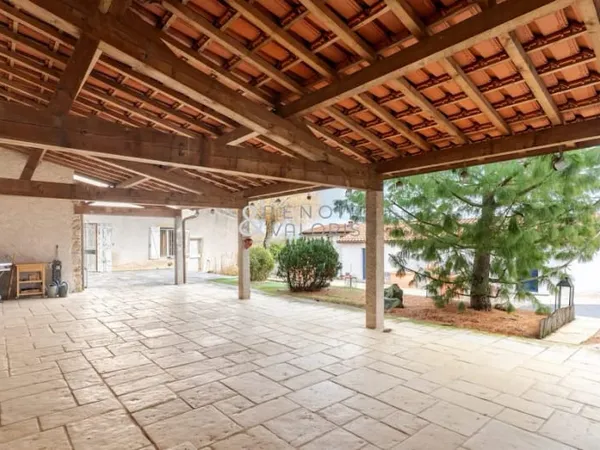 Maison 10 pièces 270 m²