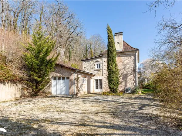 Maison en pierre de 8 pièces principales