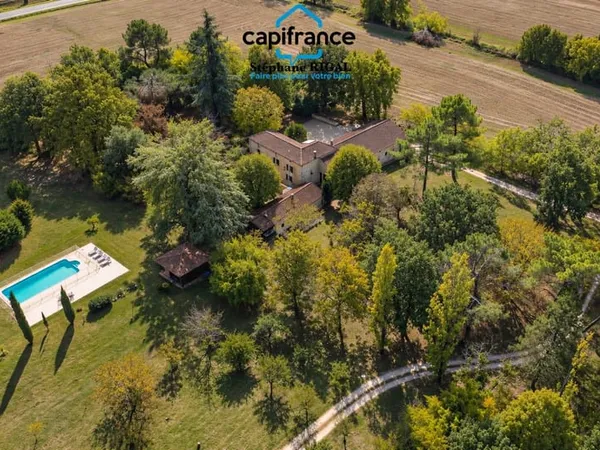 Propriete à vendre 10 pièces MONTAYRAL (47) de 255m2 habitables avec 1,6ha de terrain paysager