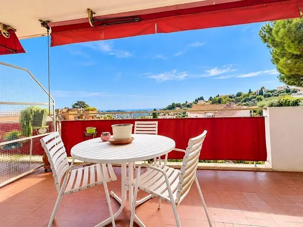 VENCE - 2 PIÈCES AVEC TERRASSE VUE MER