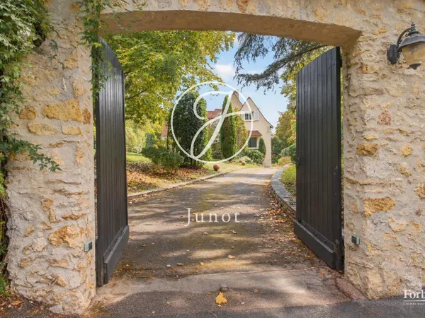Marnes-la-Coquette - VILLAGE - Maison 330 m², 5 chambres - Terrain de 1 377 m²
