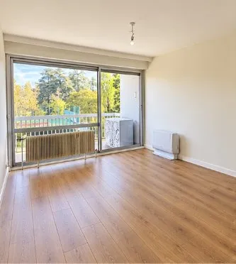 À louer - Appartement T3 rénové de 70,30 m² - Caluire-et-Cuire (Chemin des Petites Brosses)