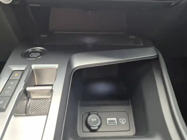 Peugeot 408 phev 225 e-eat8 — photo 14