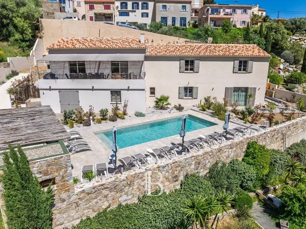 Villa 320 m²