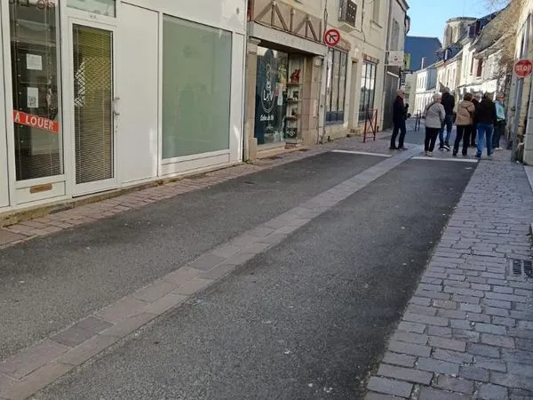 A BOURGUEIL Magasin + resserve 38 m2 local commercial ou professionnel