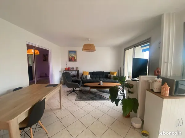 T3 lumineux 61 m² - Résidence rénovée - Balcon, parking, ascenseur - Métro Cuire