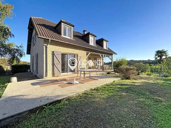 A LOUER, MAISON FAMILIALE, 4 CHAMBRES, GARAGE, PISICNE, JARD