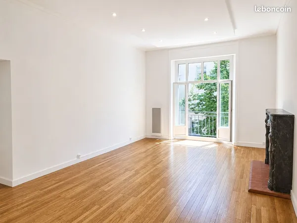 NANTES HYPER-CENTRE - APPARTEMENT T4 DE 94 m² ENTIÈREMENT RÉNOVÉ - Dans le QUARTIER GRASLIN / CAMBRO