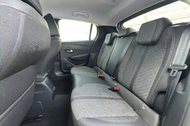 Peugeot 208 hybrid 100 e-dcs6 — photo 10