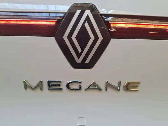Renault Megane e-tech ev60 220 ch super charge — photo 9