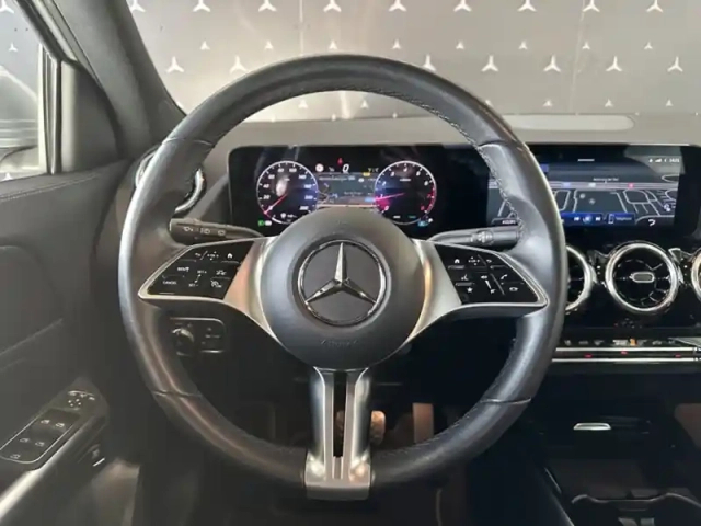 Mercedes Gla 200 progressive line — photo 15
