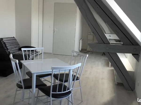F2 de 55m² au 2ème étage d'un petit immeuble au centre de Chaussin
