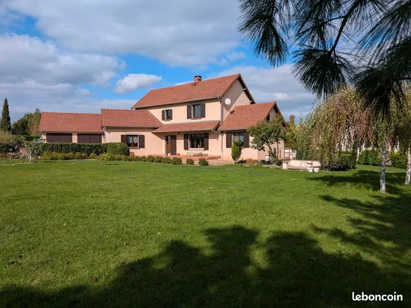 Maison 168 m² avec piscine et parc arboré
