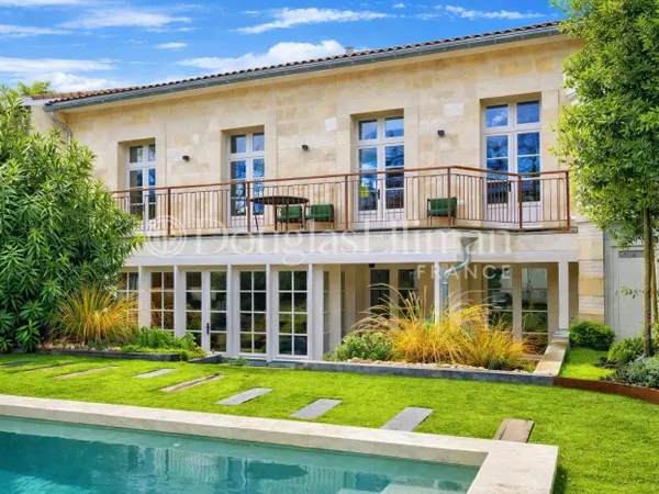 BORDEAUX - CAUDERAN Maison familiale avec jardin et piscine.
