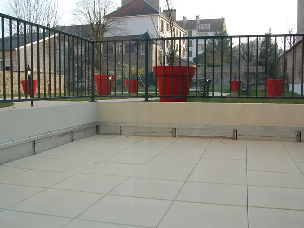 T2 RDC avec terrasse DIJON quartier Victor Hugo .