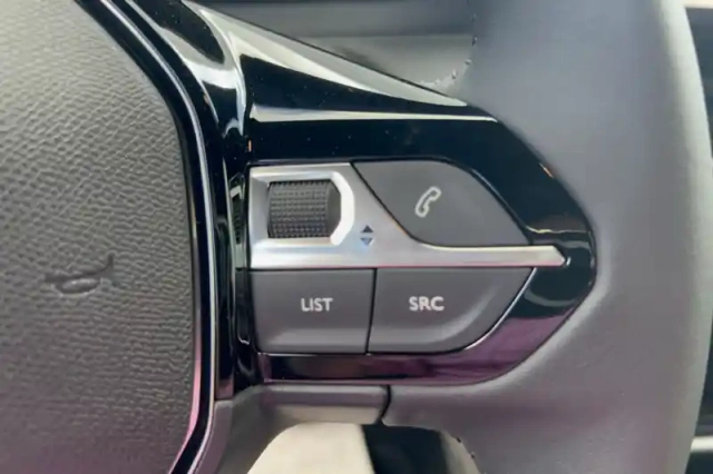 Peugeot 2008 hybrid 110 e-dcs6 — photo 35