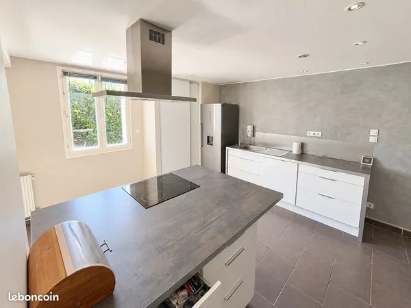 Maison de ville # t5 # 4 chambres # garage # jardin # stationnements