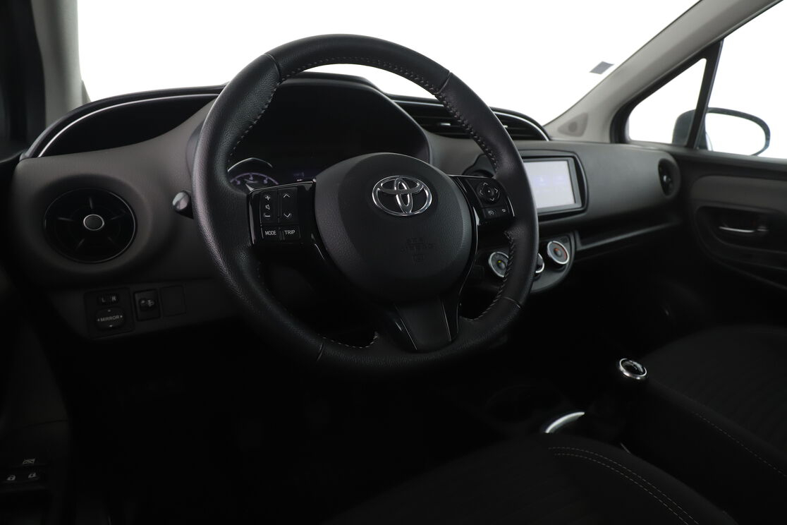 Toyota Yaris 1.0 VVT-i Active — photo 10