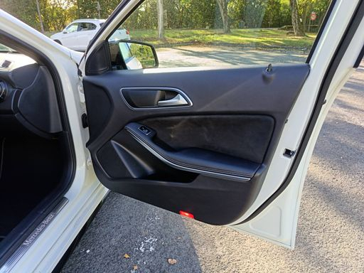 Mercedes Classe A 2.0 250 211 7G-DCT - Whiteart Edition – 2017 – 91000 km – Essence – Boîte Automatique — photo 21