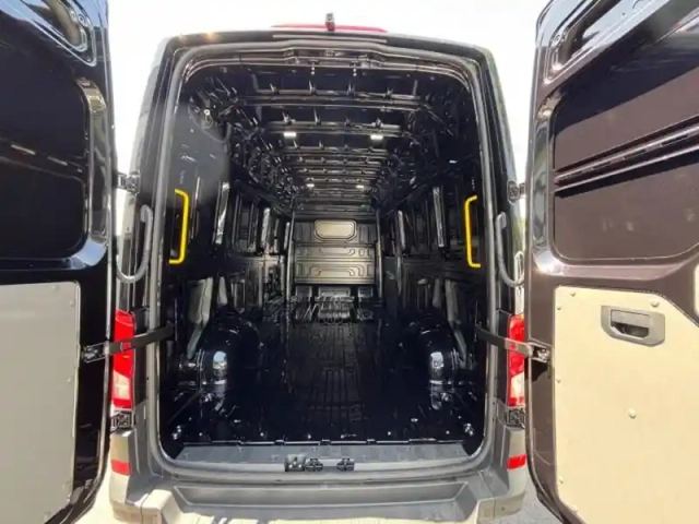 Volkswagen Crafter fg 35 l4h3 2.0 tdi 177ch business traction bva8 — photo 7