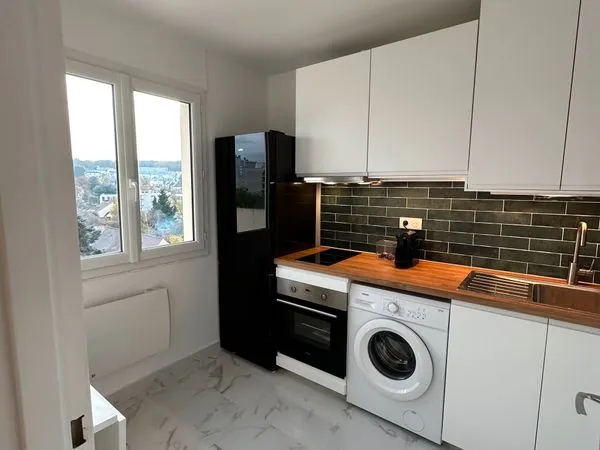 Studio meublé 30 m² refait à neuf - Dernier étage, balcon, vue dégagée, parking - Rueil-Malmaison