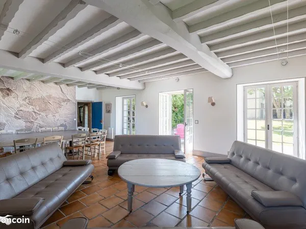 Maison 10 pièces 364 m²